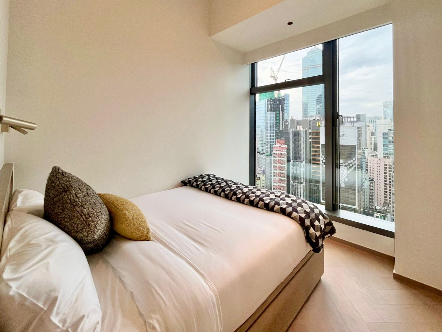 https://ap8.propertyraptor.com/hornet/src?p=/ap8_001/hornet/prp/img/119f42b95aea2cef7dd02c6625a369a6-wtm.jpg