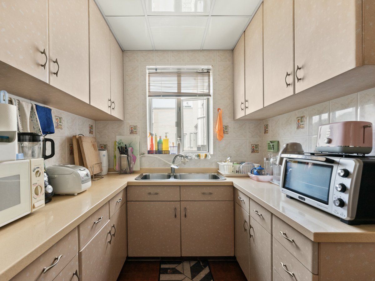 https://ap8.propertyraptor.com/hornet/src?p=/ap8_001/hornet/prp/img/17fb0bae0e5929f7c6e4b142e11b4d82.jpg