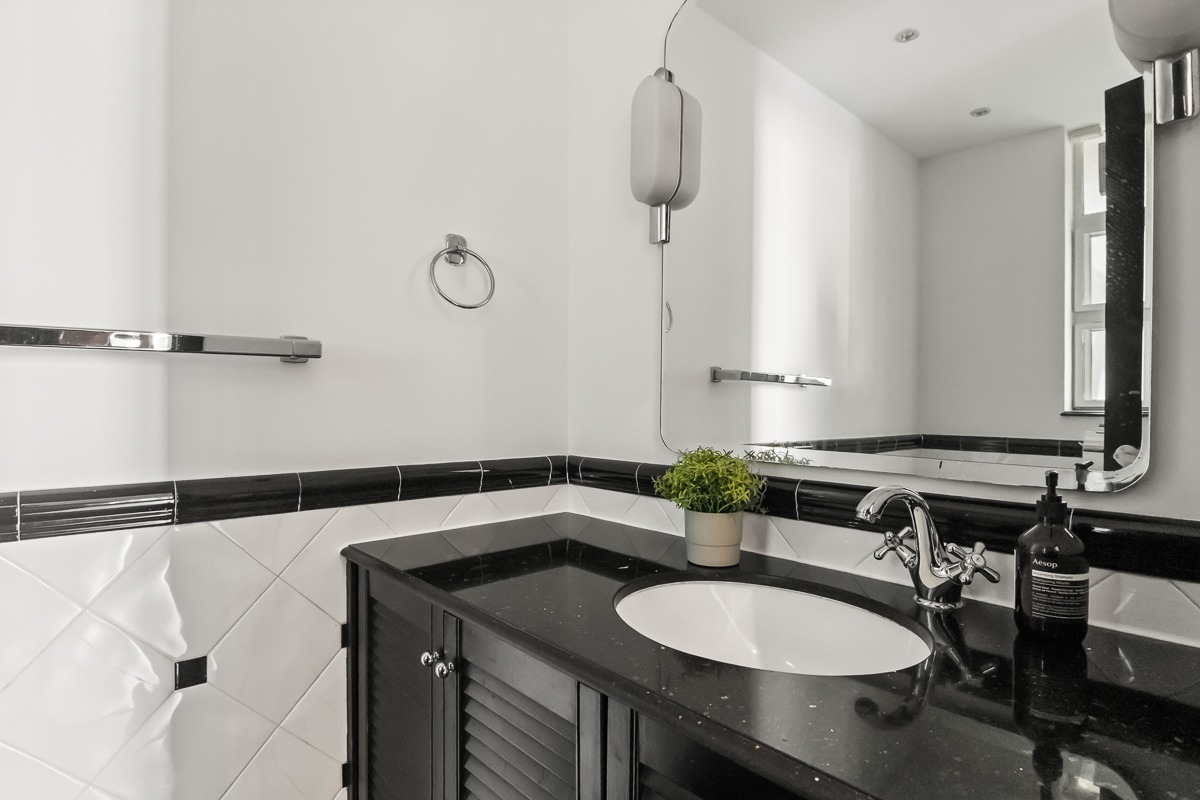 https://ap8.propertyraptor.com/hornet/src?p=/ap8_001/hornet/prp/img/199502c37889e94710d93ff3a37e4547-wtm.jpg