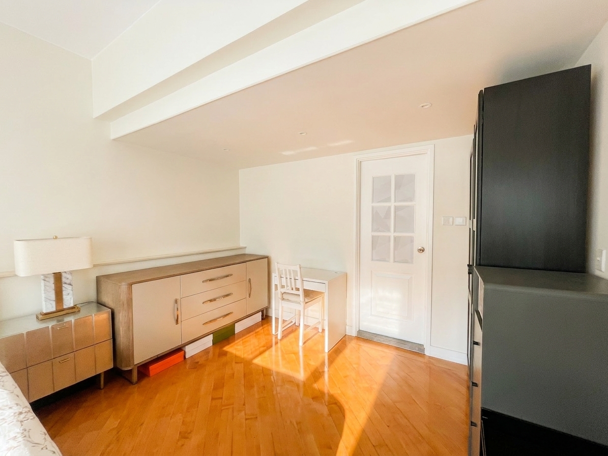 Redhill Peninsula Apartment