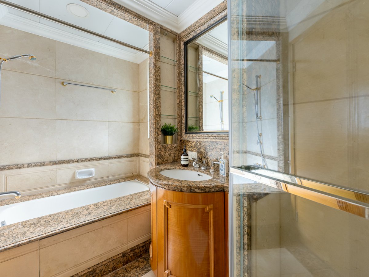https://ap8.propertyraptor.com/hornet/src?p=/ap8_001/hornet/prp/img/472e80a9198b14b6b5eb6c83c503f8d6.jpg