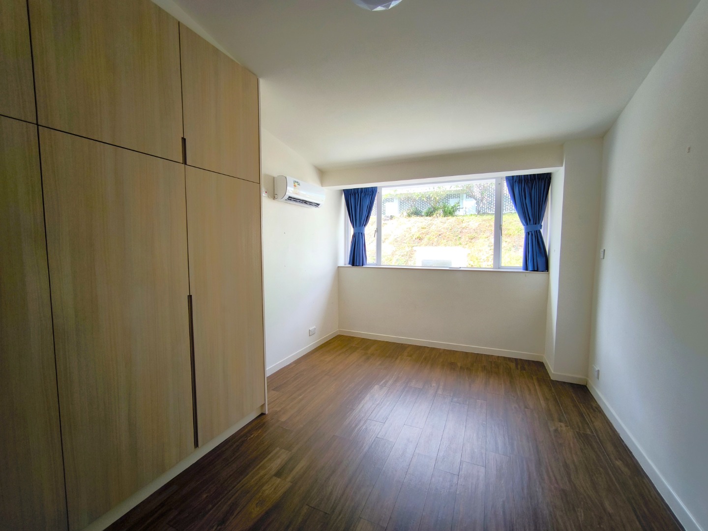 https://ap8.propertyraptor.com/hornet/src?p=/ap8_001/hornet/prp/img/4b2391137a37ba459a7a5b9a3d8d4590-wtm.jpg