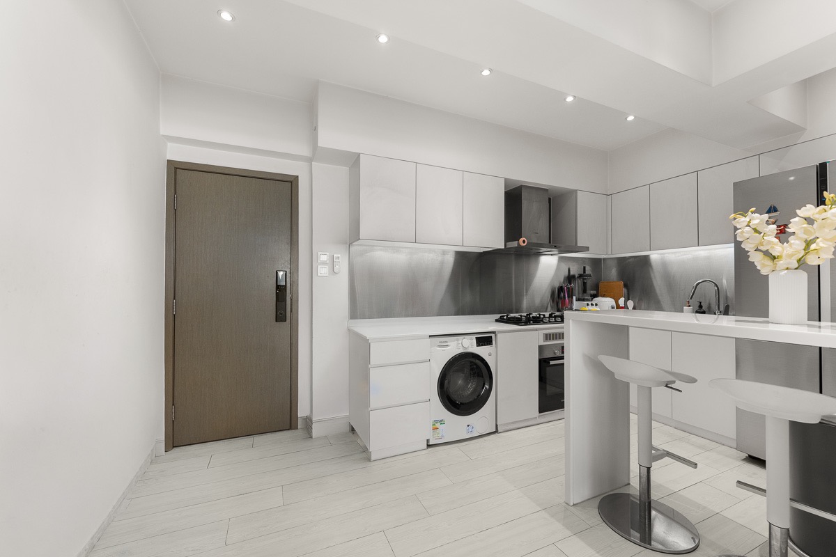https://ap8.propertyraptor.com/hornet/src?p=/ap8_001/hornet/prp/img/5f3d7d8b3ac1c5ed6e4879545de3d177-wtm.jpg