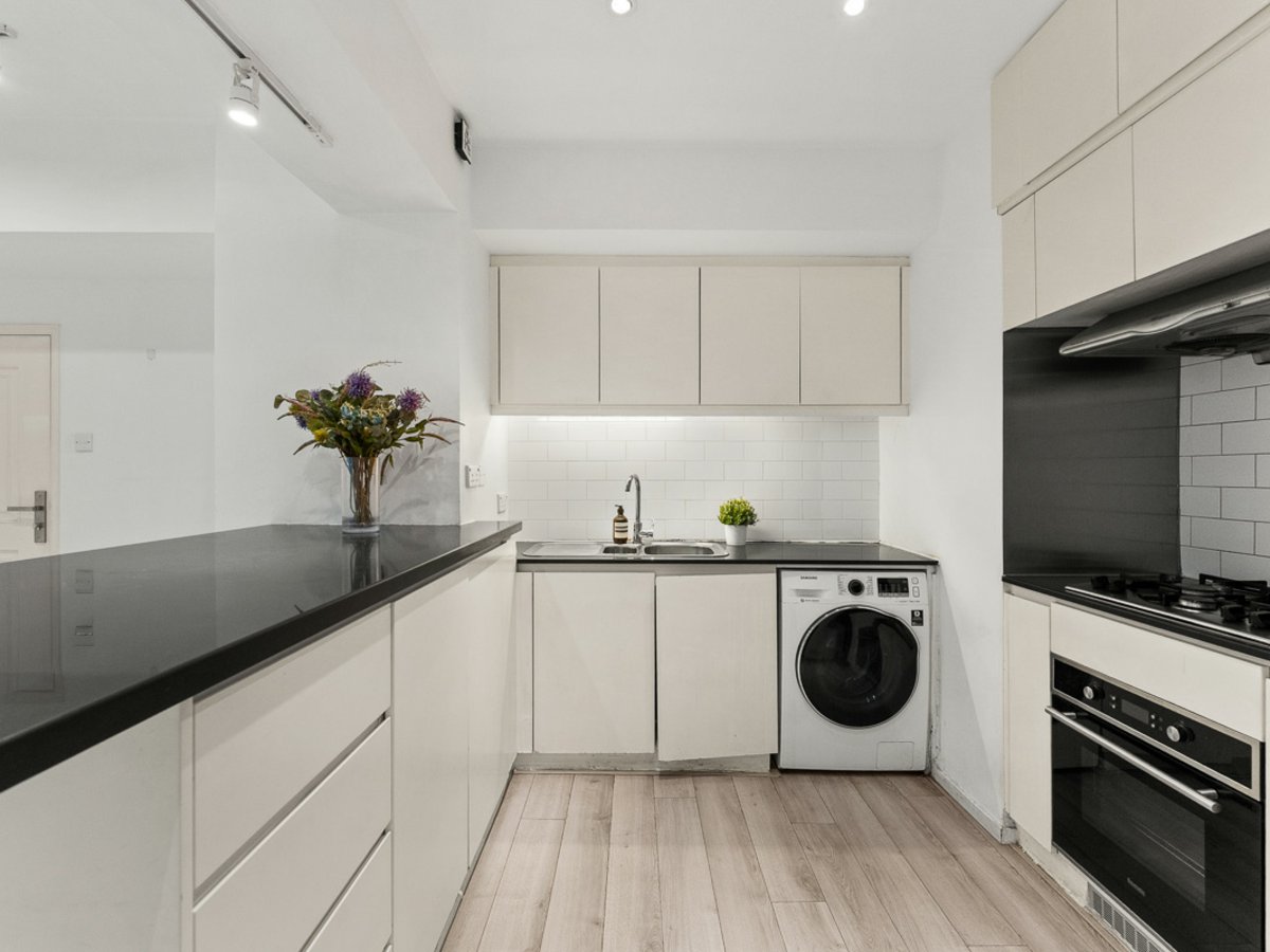https://ap8.propertyraptor.com/hornet/src?p=/ap8_001/hornet/prp/img/60cd3d45b9f5fc7fc1b2566e486e19b8-wtm.jpg