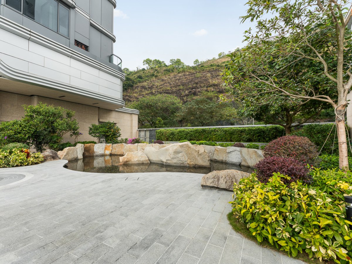 https://ap8.propertyraptor.com/hornet/src?p=/ap8_001/hornet/prp/img/6812fd88363832960c5b380f3478c49e.jpg