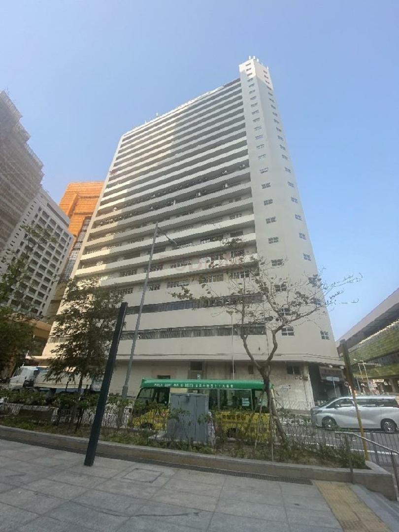 https://ap8.propertyraptor.com/hornet/src?p=/ap8_001/hornet/prp/img/809561a33718950086c2b7216303d03f.jpg