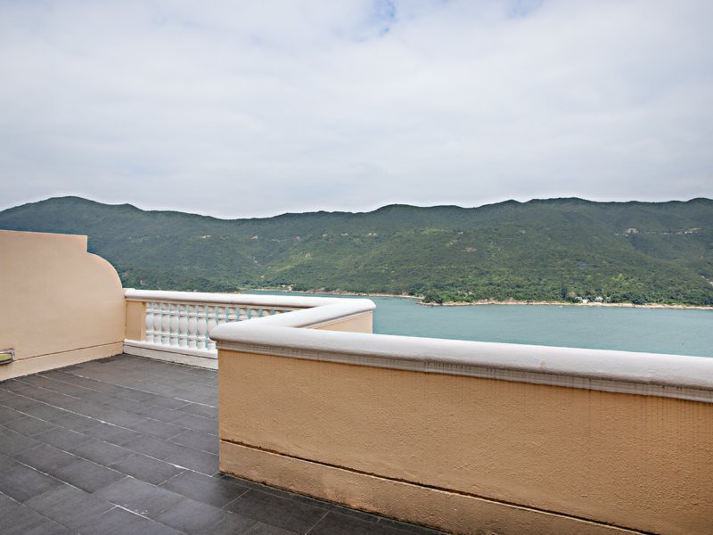 Redhill Peninsula - Palm Drive