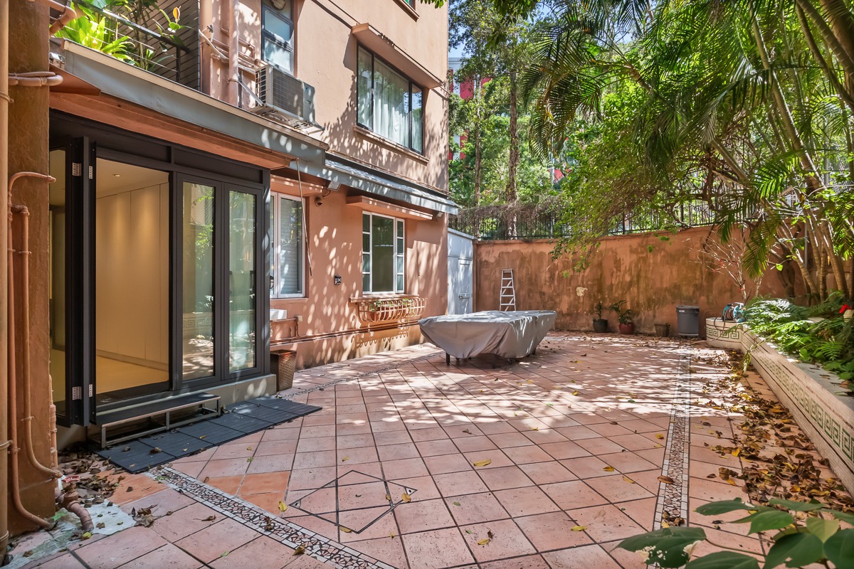 https://ap8.propertyraptor.com/hornet/src?p=/ap8_001/hornet/prp/img/d3e49197b4f971ba9f25534d3338dbf0-wtm.jpg