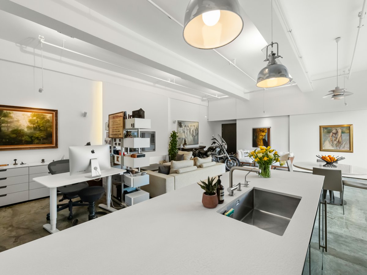 https://ap8.propertyraptor.com/hornet/src?p=/ap8_001/hornet/prp/img/ea6932c08437a128e81a5277a42244a5.jpg