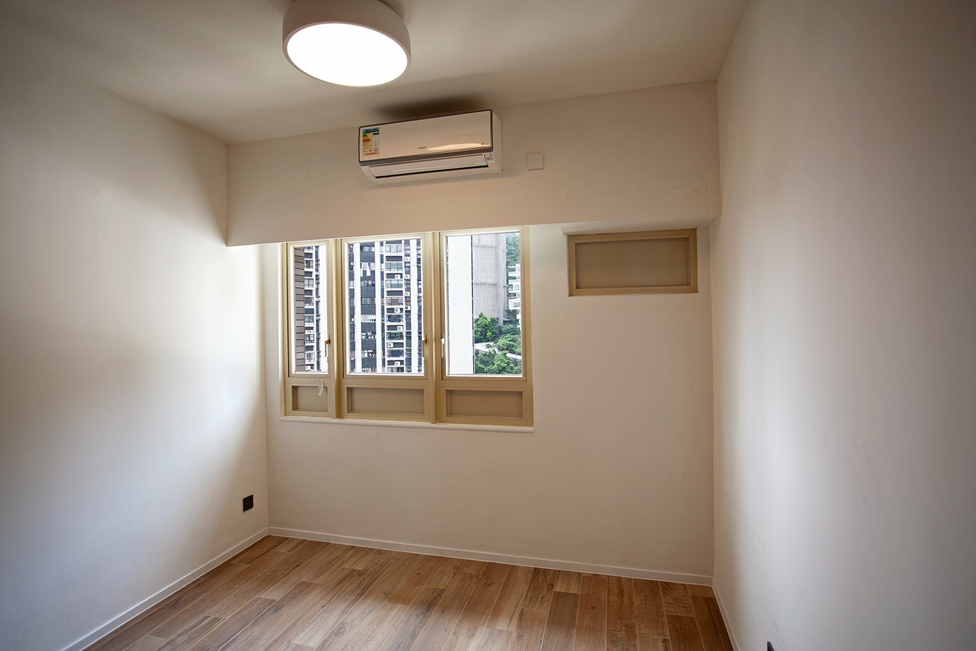 https://ap8.propertyraptor.com/hornet/src?p=/ap8_001/hornet/prp/img/f7e5040ff9ff86519243ae88a5890ae4-wtm.jpg