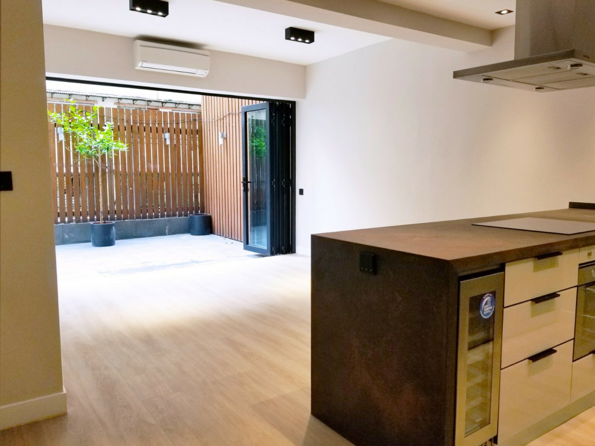 https://ap8.propertyraptor.com/hornet/src?p=/ap8_001/hornet/prp/img/f7f8bcfbe4e05696370db34ef23083db.jpg
