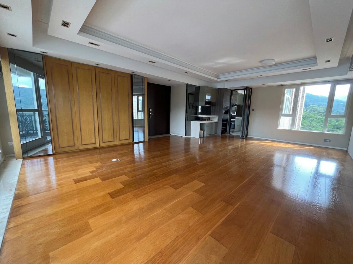 Redhill Peninsula Apartment